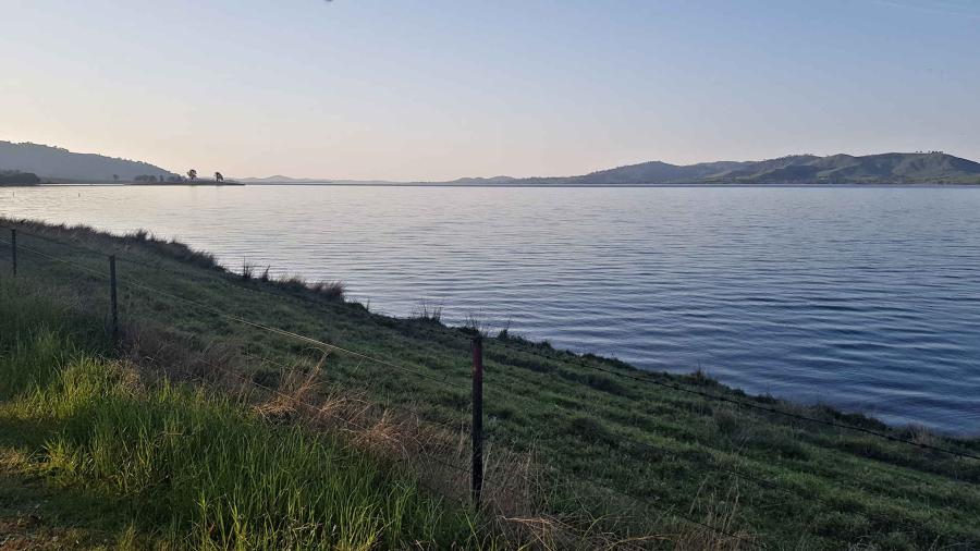 Lake Hume late afternoon