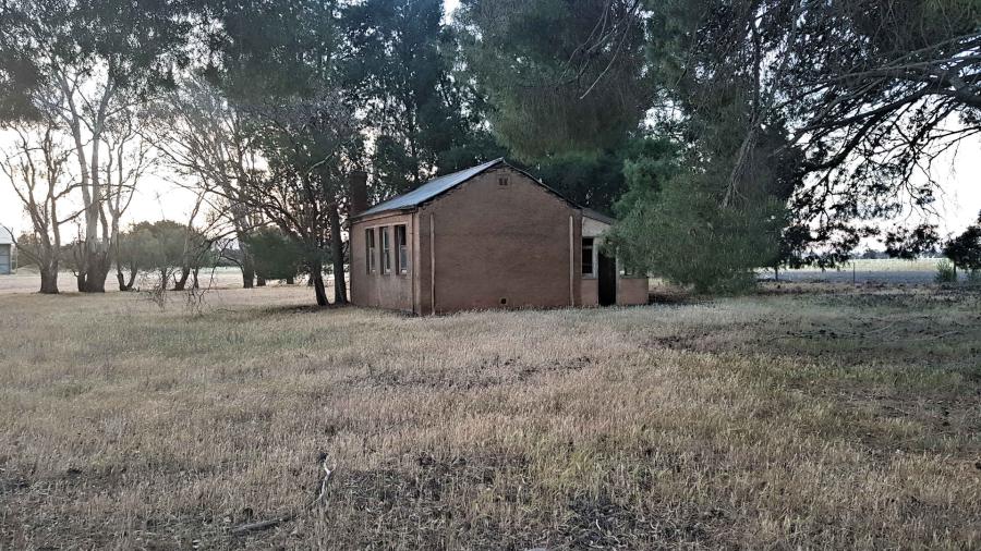 Old Single Teacher School at Gum Creek